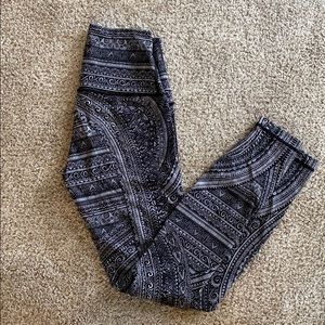 Cool print size 8 lululemon legging